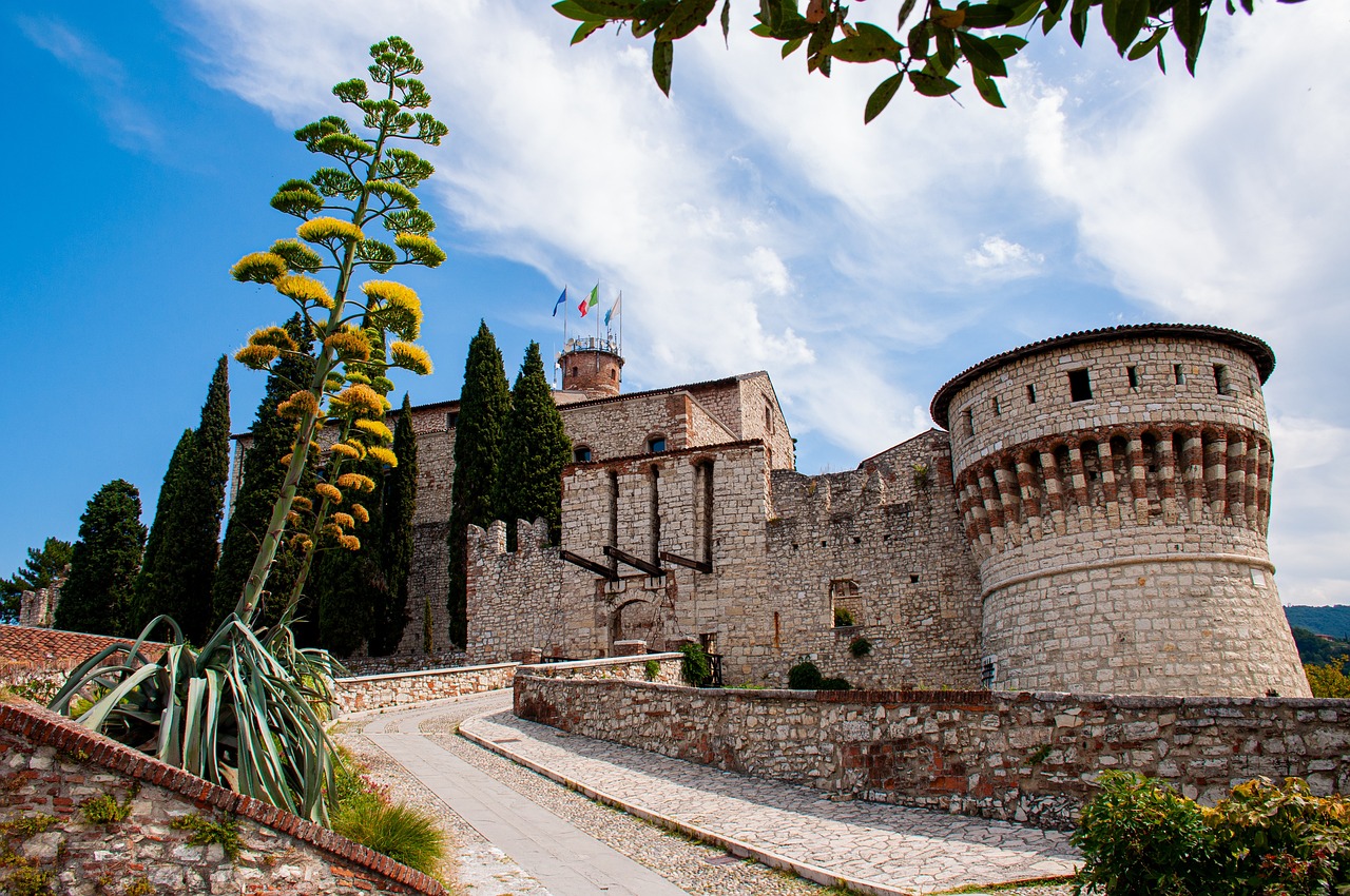 Castles In Lake Garda, Italy – Tigrest Travel Blog